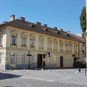 Stylish Historic Flat For 4 In Heart Of Oldbuda Budapest
